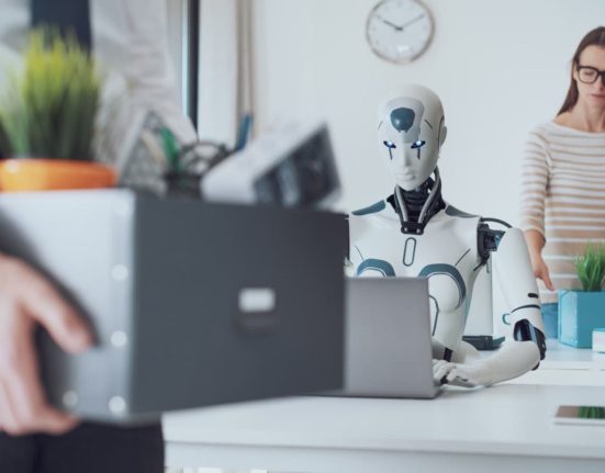 هوش مصنوعی قراره جایگزین کارم بشه؟ با این راهکارها پیشگیری کن