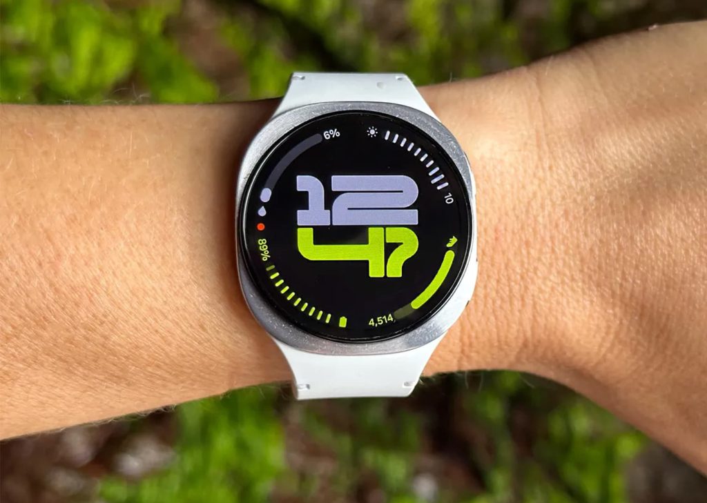 اپل واچ سری ۱۱ VS گلکسی واچ ۸: نبرد بهترین ها در دست شما!