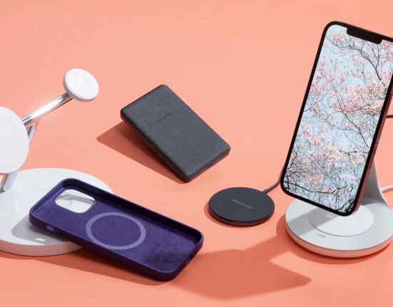 راهنمای کامل خرید اکسسوری آیفون: لذت کار با گوشی اپل!